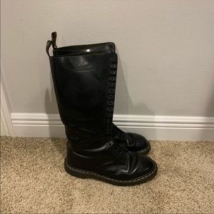 Dr. Marten vintage 1420 20 eye black boots